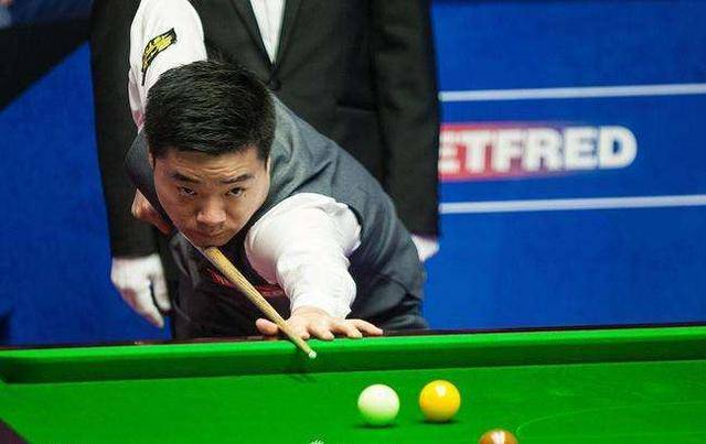 人展现了一 人展现了一